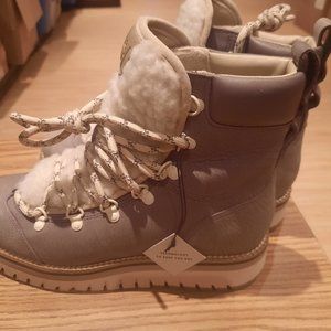 NWOT ZeroGrand Lodge Hiker Boot COLE HAAN Charcoal Mismatch size 6/6.5